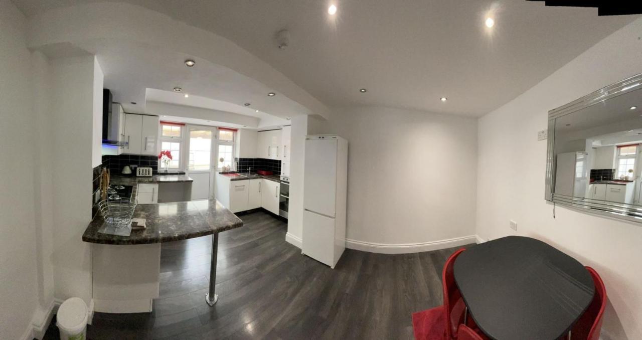 4 Bedroom House 10 Mins Walk To The Beach And Less Than A Mile From Bournemouth Main Station Exterior foto