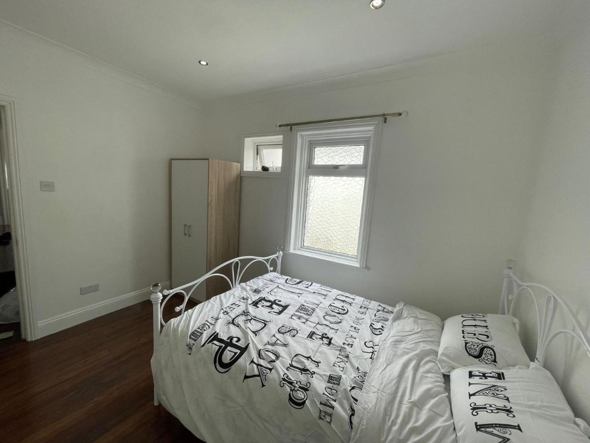 4 Bedroom House 10 Mins Walk To The Beach And Less Than A Mile From Bournemouth Main Station Exterior foto