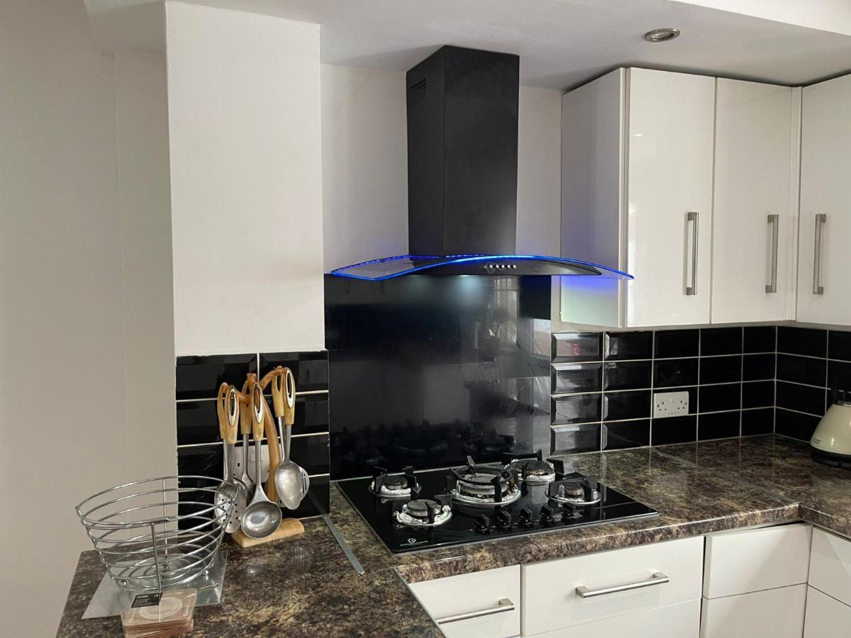 4 Bedroom House 10 Mins Walk To The Beach And Less Than A Mile From Bournemouth Main Station Exterior foto