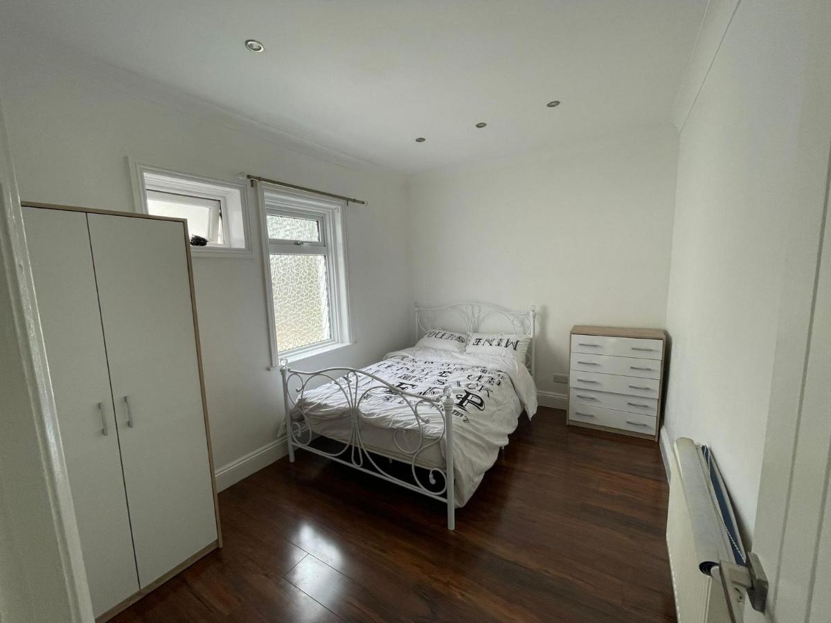 4 Bedroom House 10 Mins Walk To The Beach And Less Than A Mile From Bournemouth Main Station Exterior foto