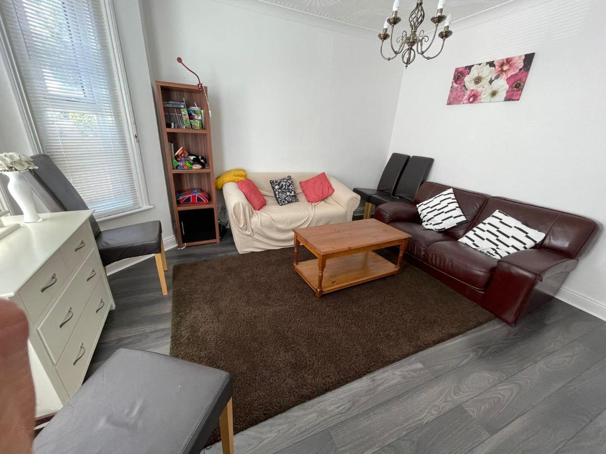 4 Bedroom House 10 Mins Walk To The Beach And Less Than A Mile From Bournemouth Main Station Exterior foto