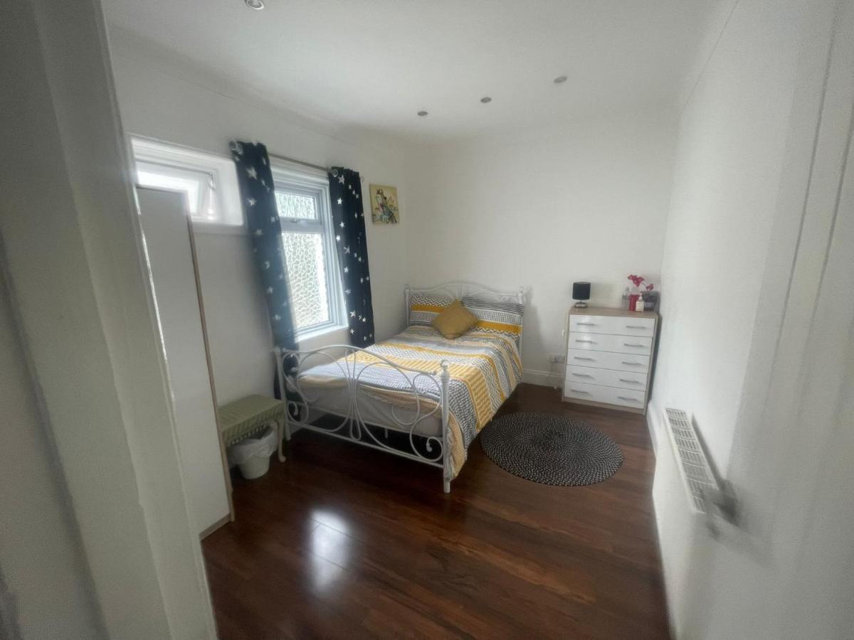 4 Bedroom House 10 Mins Walk To The Beach And Less Than A Mile From Bournemouth Main Station Exterior foto