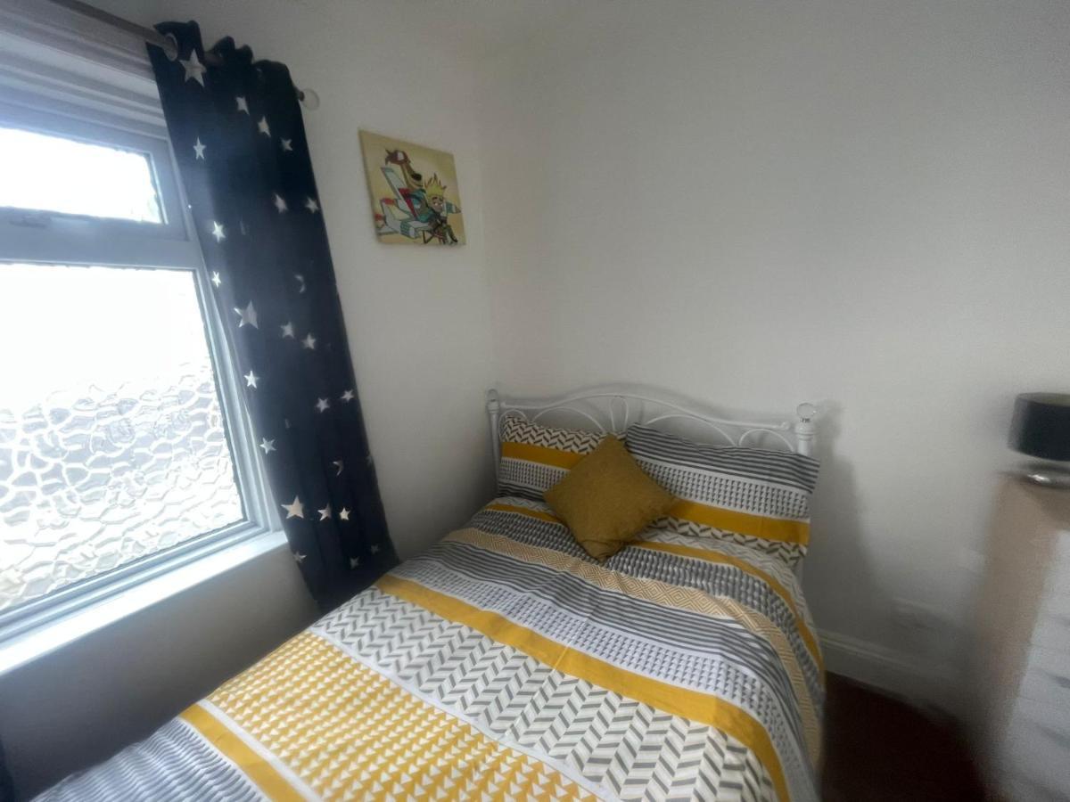 4 Bedroom House 10 Mins Walk To The Beach And Less Than A Mile From Bournemouth Main Station Exterior foto